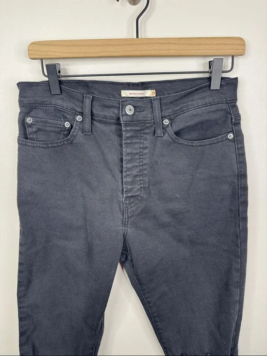Levi's Wedgie Skinny Jeans Black Distressed Raw Hem High Rise Button Fly Size 29 - Picture 2 of 8